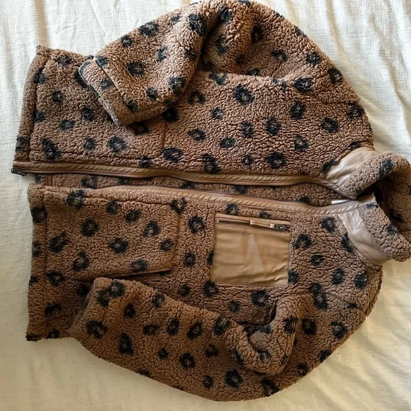 Abercrombie and Fitch leopard print Sherpa zip up jacket - Picture 6 of 7